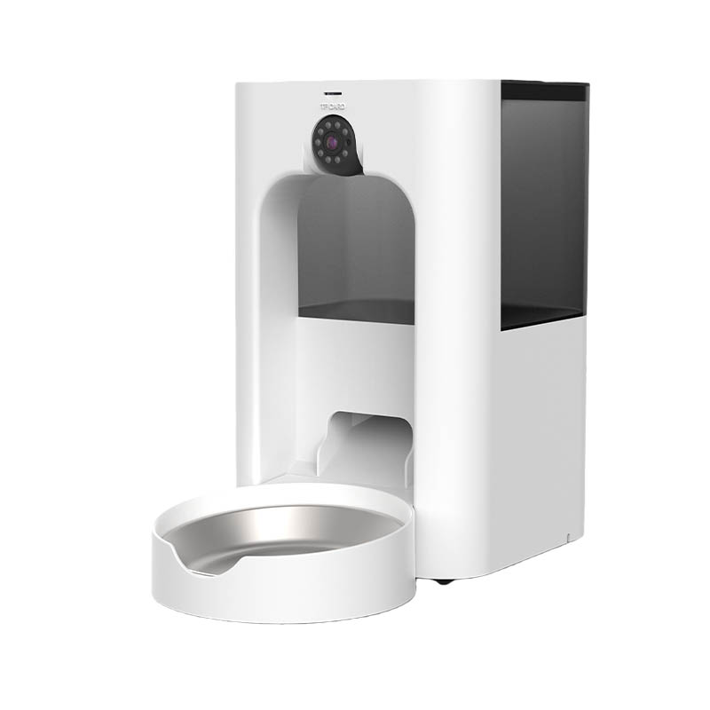 How does the Auto Pets Feeder use smart technology to safeguard your pet's daily health and give you peace of mind?